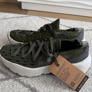NWT NIKE SPACE HIPPIE 04
